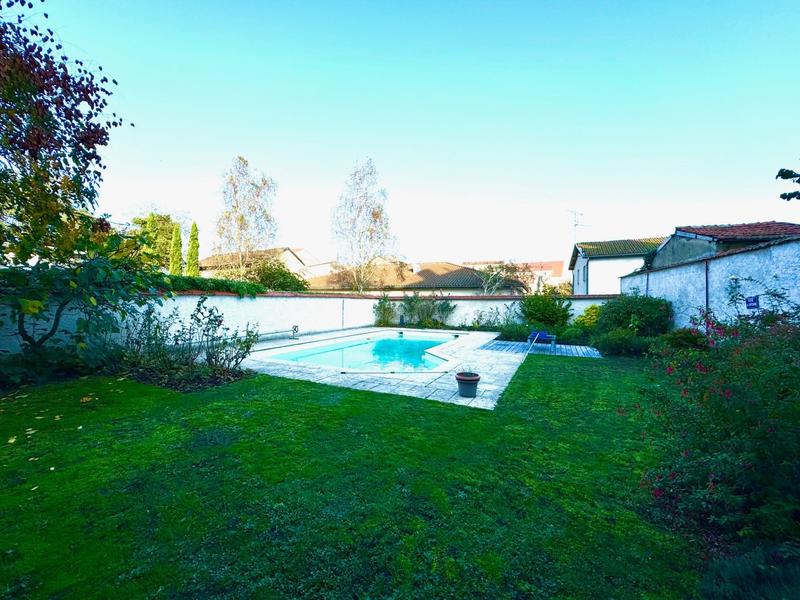 Maison de ville - 373 m² - 10 pièces