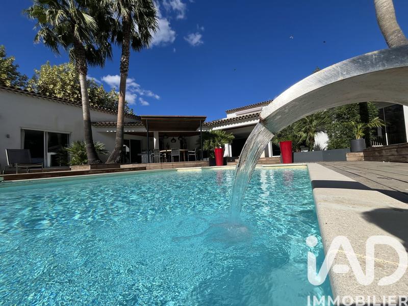 Maison - 250 m² - 7 pièces