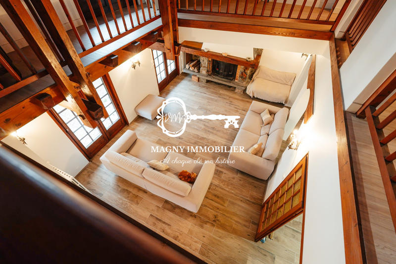 Maison - 220 m² - 7 pièces