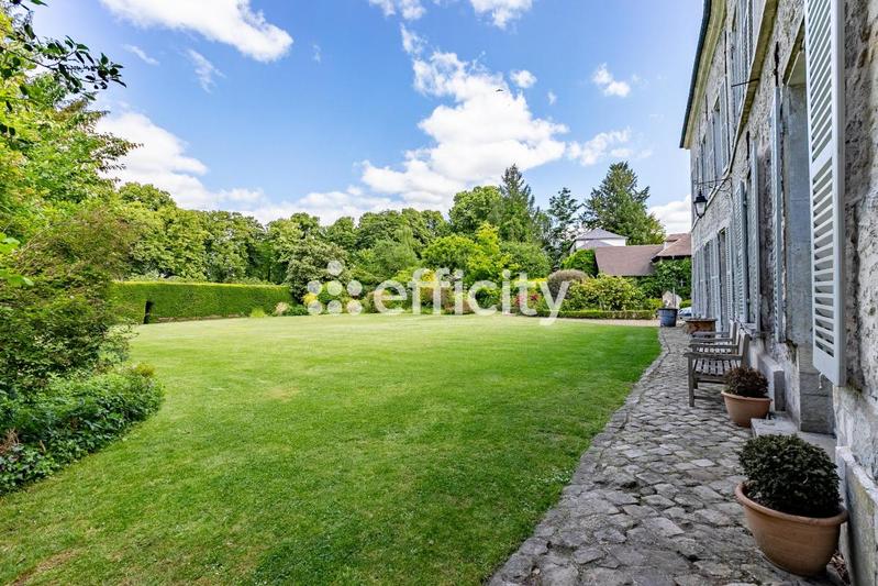 Maison - 463 m² - 12 pièces