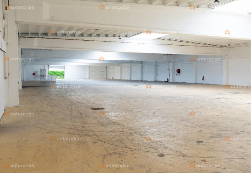 Local d'activité / Entrepôt - 3 400 m²