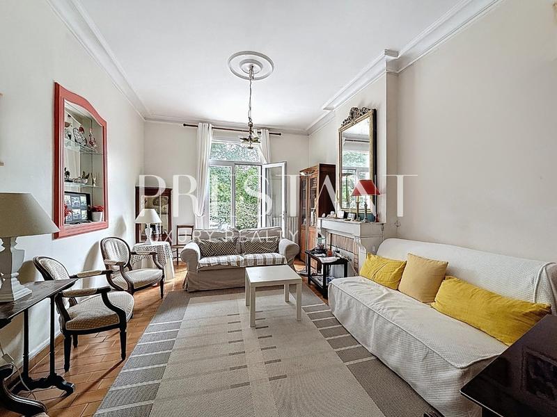 Maison - 204 m² - 8 pièces