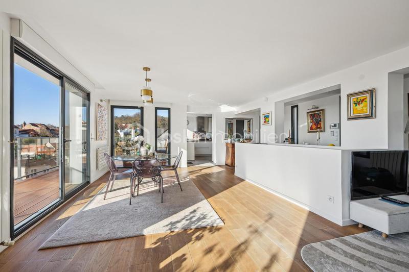 Maison - 234 m² - 7 pièces