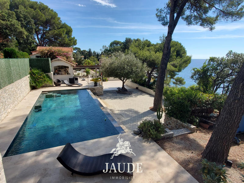 Maison - 270 m² - 10 pièces