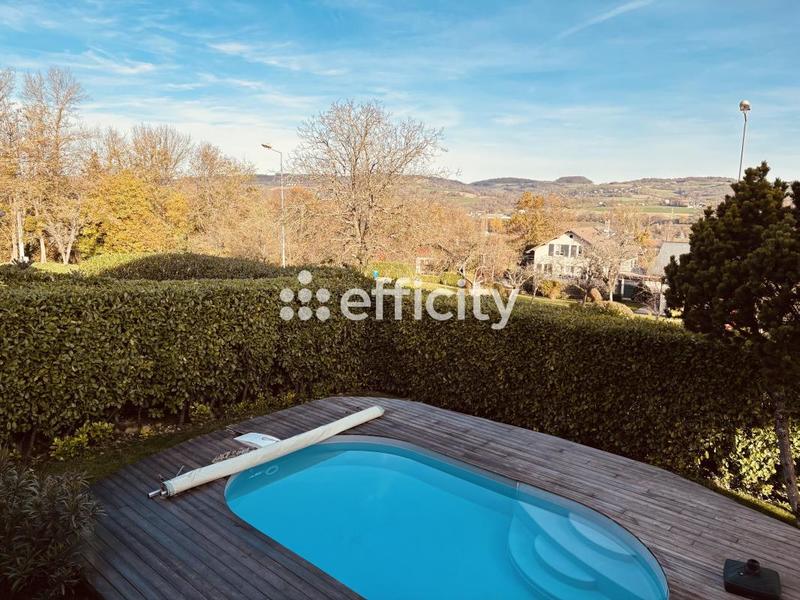 Maison - 228 m² - 9 pièces