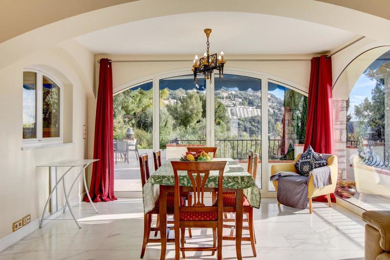 Villa - 295 m² - 7 pièces