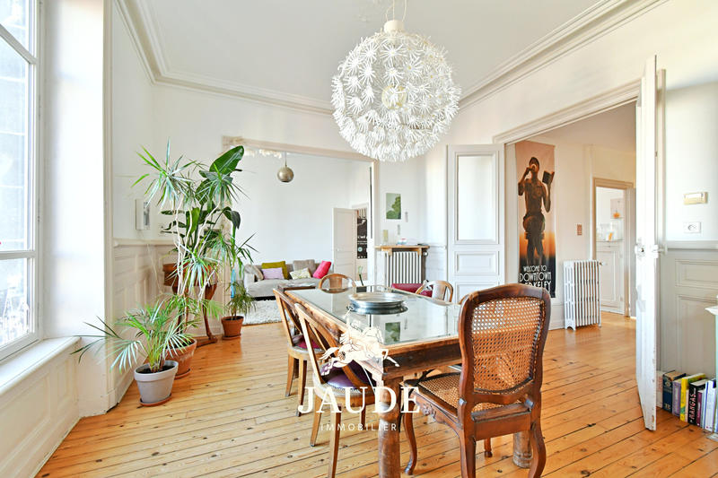 Appartement - 236 m² - 9 pièces