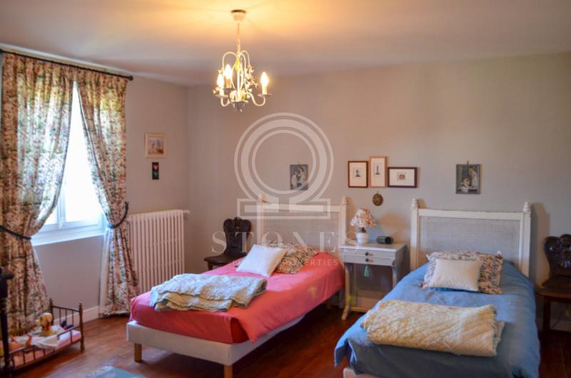 Maison - 240 m² - 12 pièces