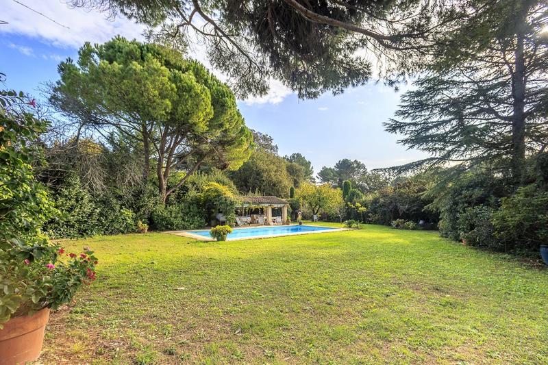 Maison - 250 m² - 7 pièces