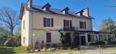 Maison - 326 m² - 15 pièces