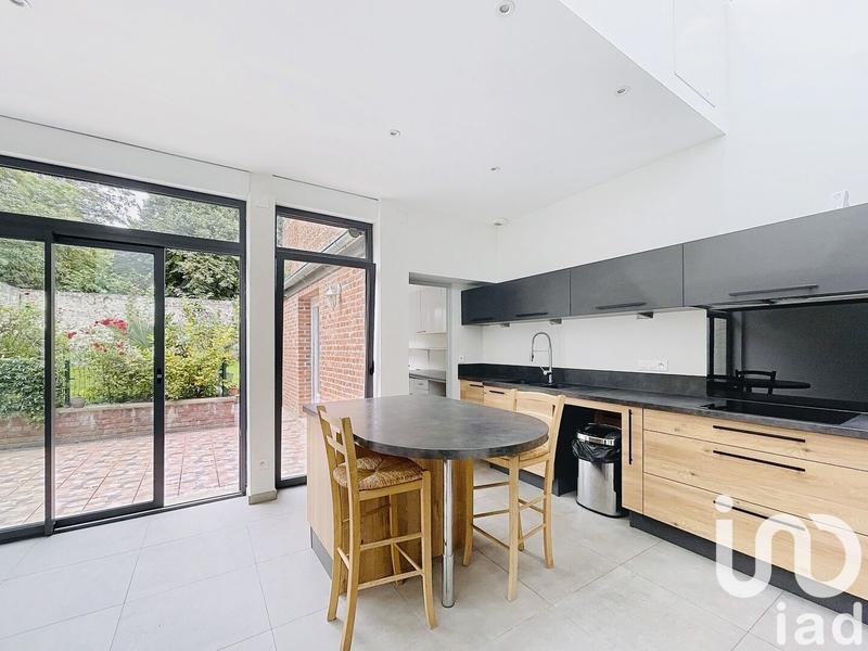 Maison - 242 m² - 8 pièces