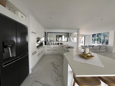 Villa - 185 m² - 6 pièces