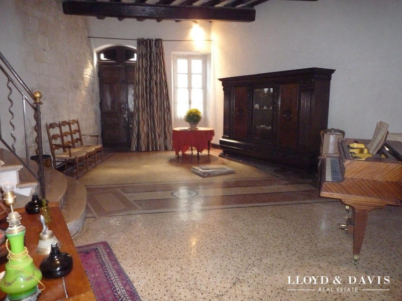 Maison - 436 m² - 14 pièces