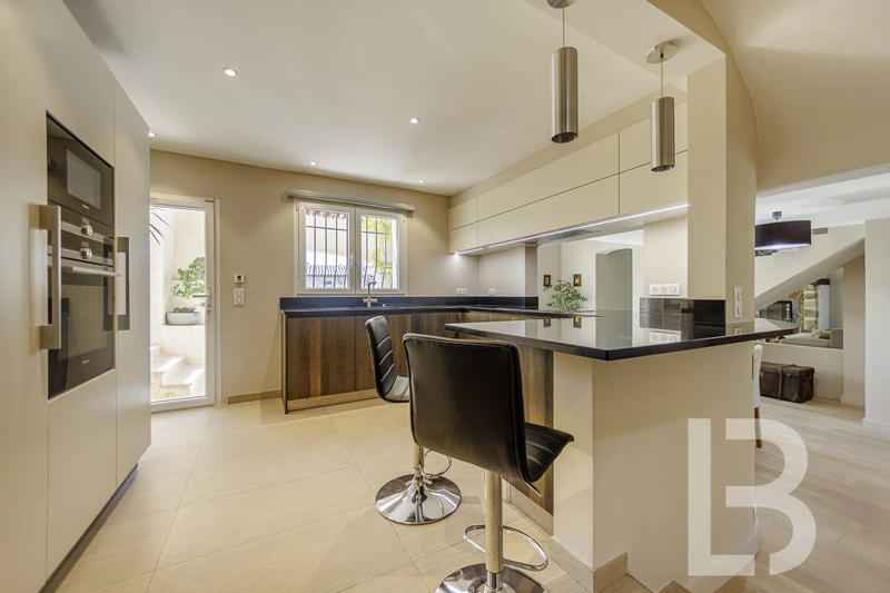 Villa - 196 m² - 6 pièces