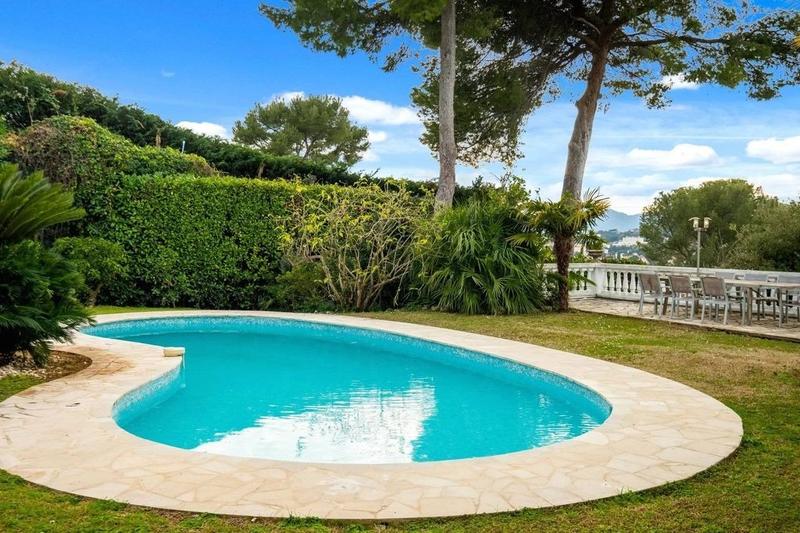 Villa - 250 m² - 7 pièces