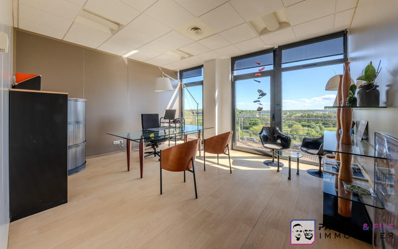 Bureau - 476 m² - 17 pièces