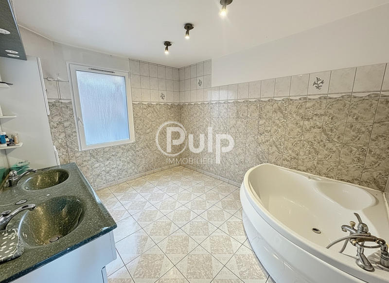 Maison - 153 m² - 11 pièces