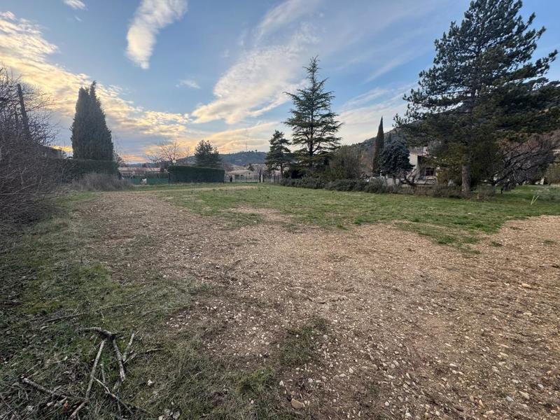 Terrain constructible - 829 m²