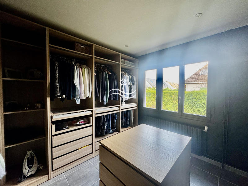 Maison - 208 m² - 9 pièces