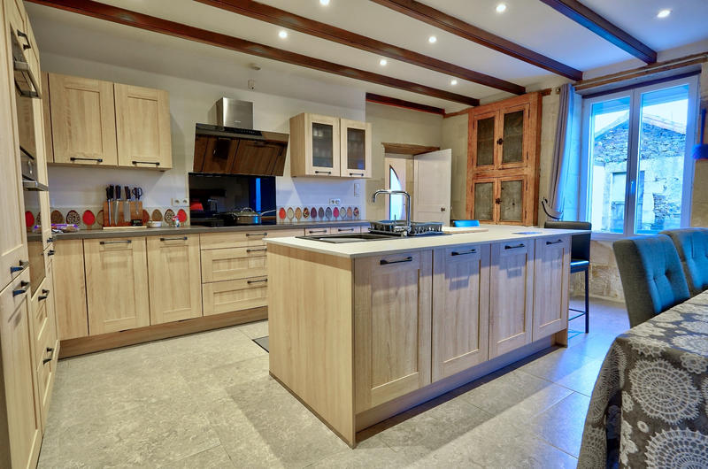 Maison - 234 m² - 7 pièces