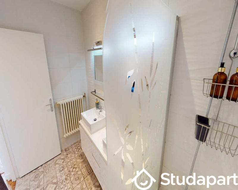 Chambre - 90 m² - 1 pièce