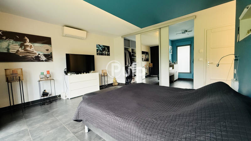 Pavillon - 215 m² - 7 pièces