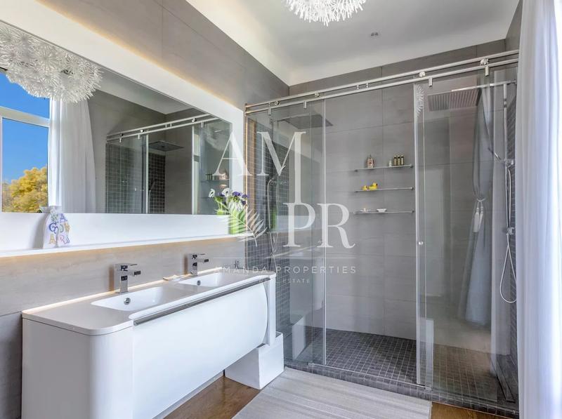 Villa - 270 m² - 8 pièces