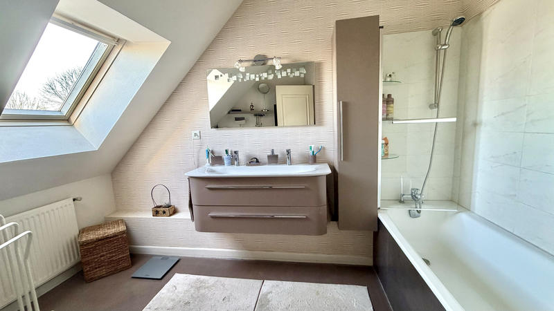 Maison - 111 m² - 7 pièces