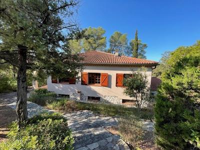 Maison - 205 m² - 7 pièces