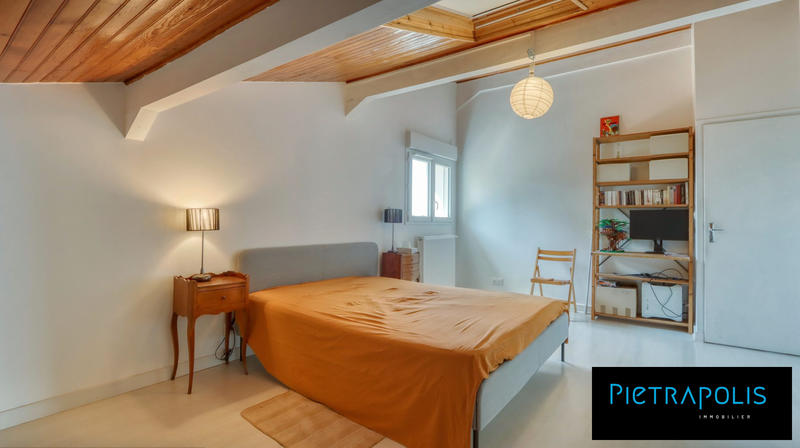 Maison - 220 m² - 9 pièces