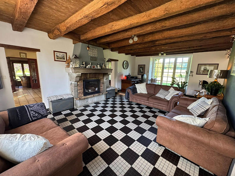 Maison - 240 m² - 8 pièces