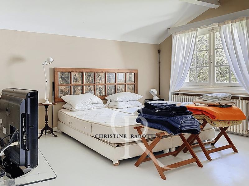 Maison - 285 m² - 10 pièces