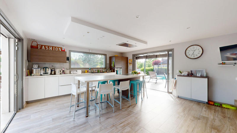 Maison - 300 m² - 11 pièces