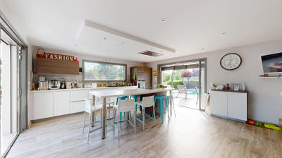 Maison - 300 m² - 11 pièces