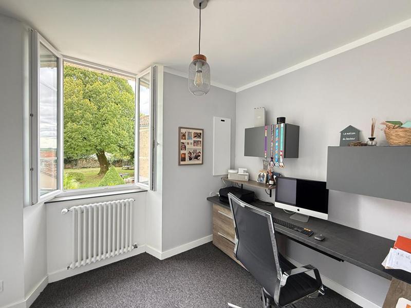 Maison - 270 m² - 8 pièces