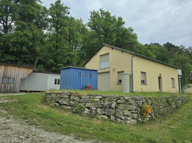 Maison - 282 m² - 11 pièces