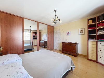 Maison - 300 m² - 5 pièces