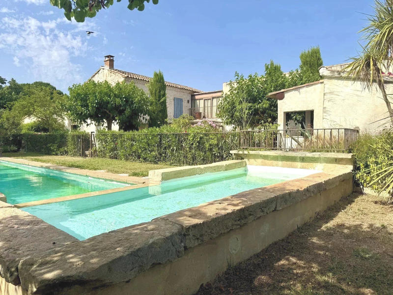 Maison - 300 m² - 7 pièces