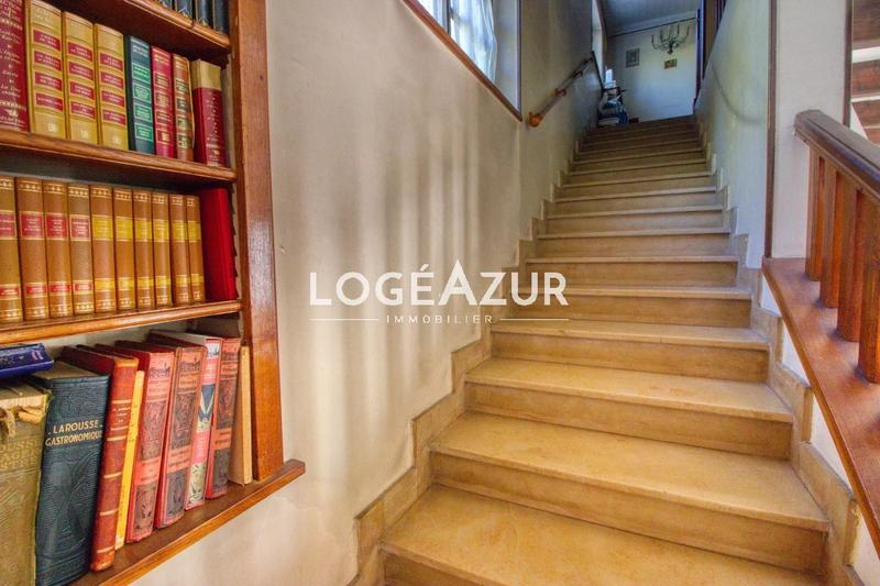 Maison - 210 m² - 8 pièces