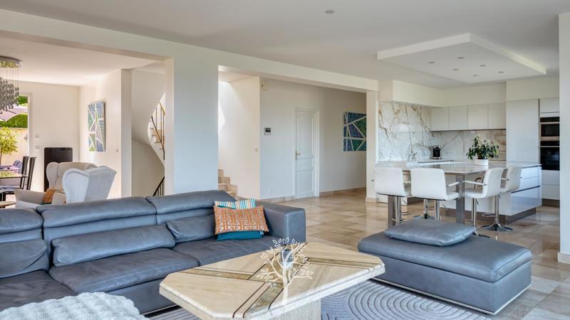 Maison - 278 m² - 7 pièces