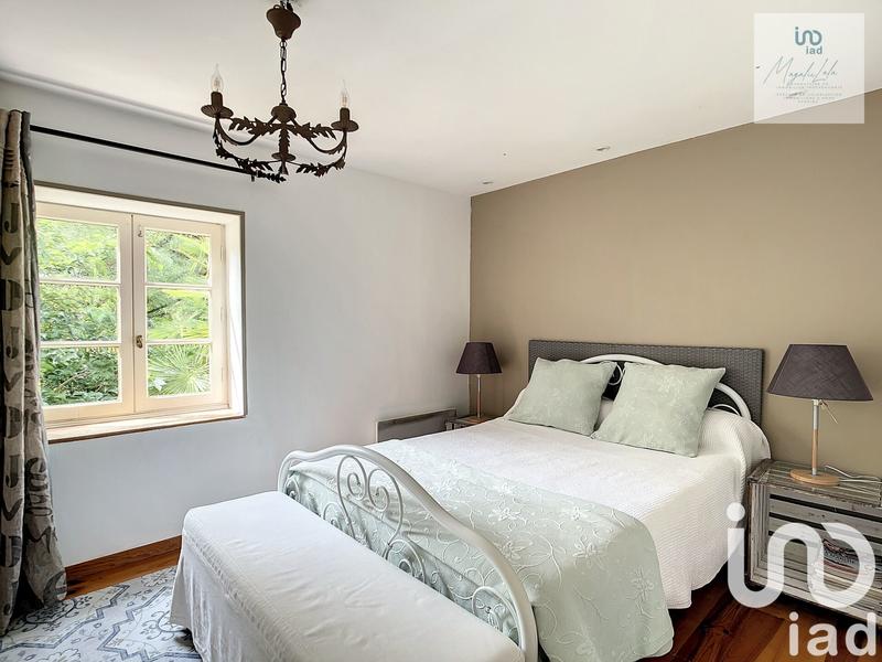 Maison - 220 m² - 10 pièces