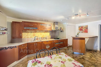 Maison - 201 m² - 7 pièces