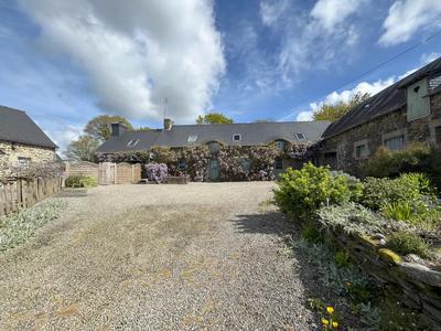 Maison - 241 m² - 13 pièces