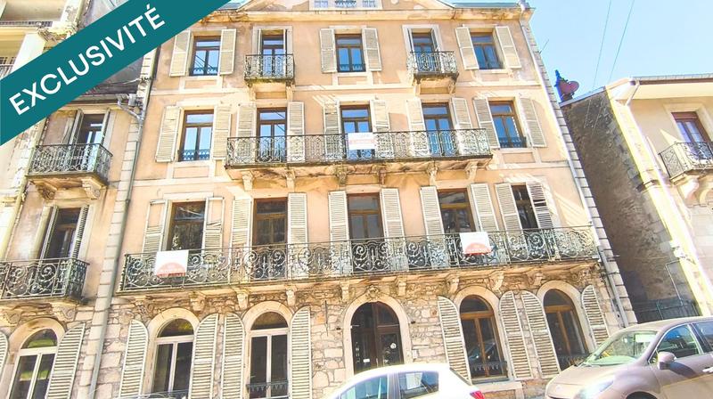 Local commercial - 1 080 m² - 34 pièces