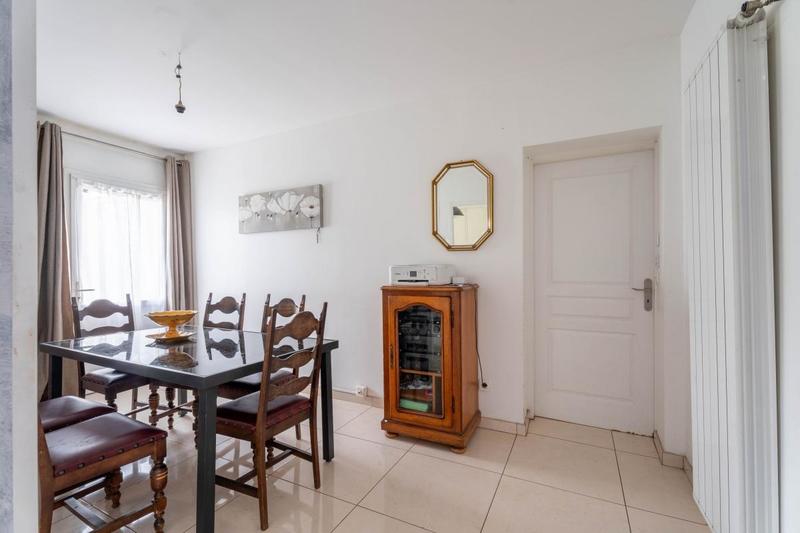 Maison - 210 m² - 8 pièces