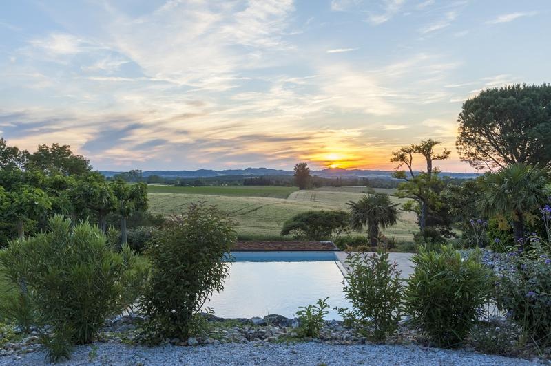 Propriété - 450 m² - 18 pièces