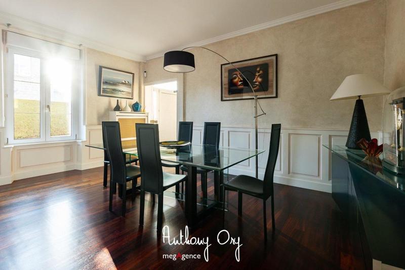 Maison de ville - 247 m² - 10 pièces