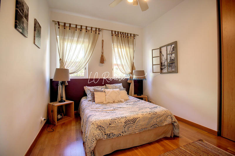 Villa - 300 m² - 8 pièces