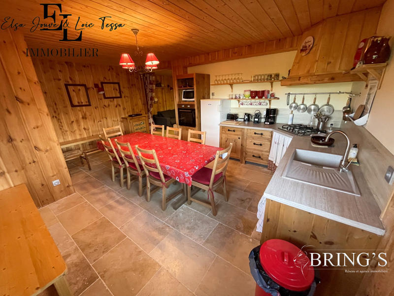 Châlet - 330 m² - 11 pièces