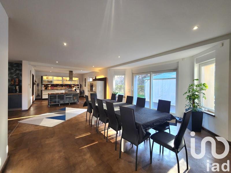 Maison - 303 m² - 8 pièces